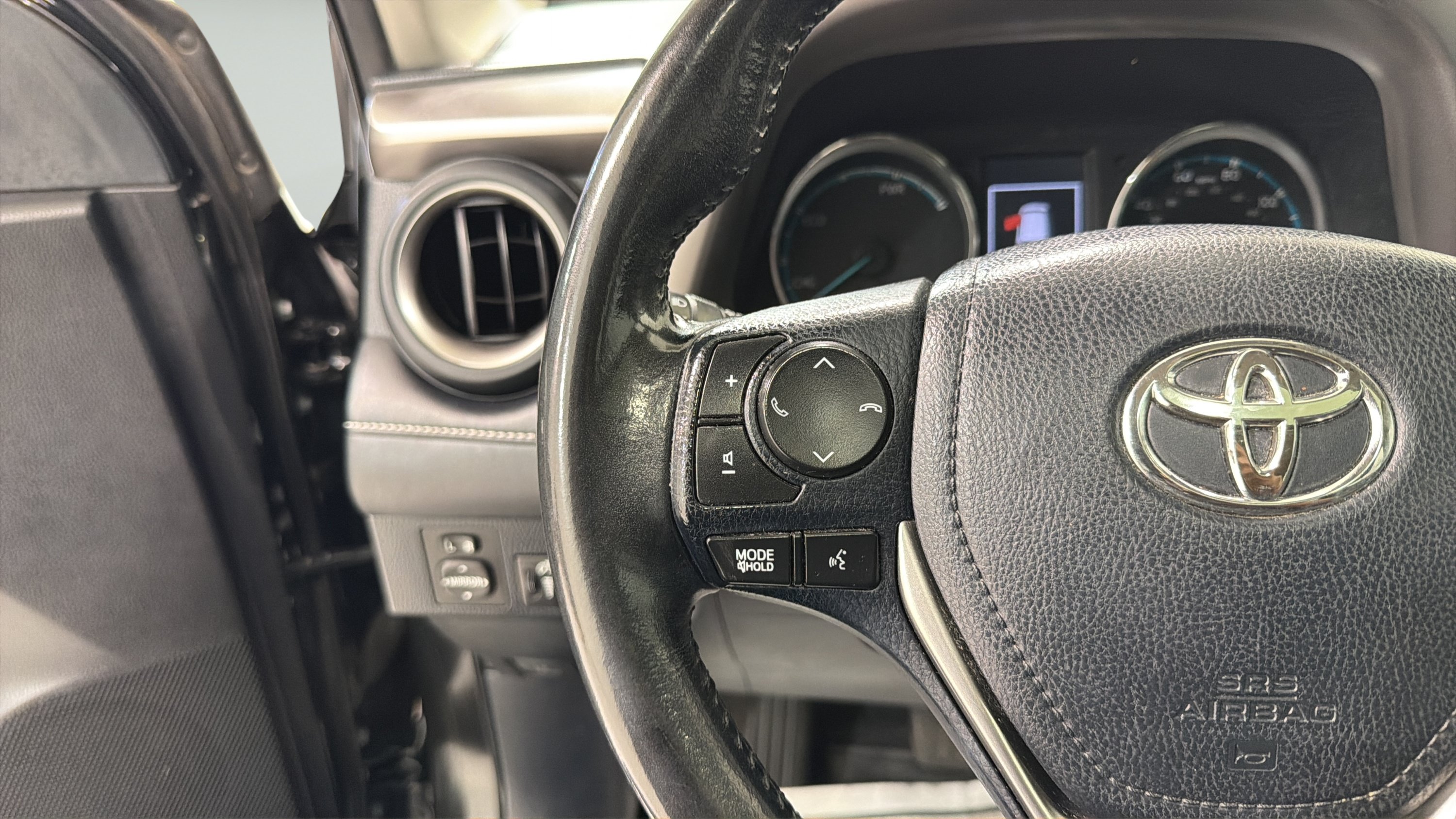 Used 2018 Toyota RAV4 Limited AWD/4WD image 13