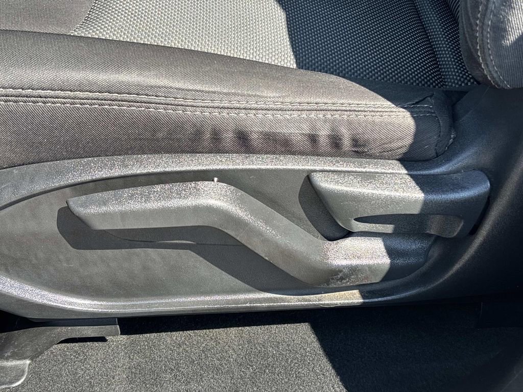 Used 2020 Nissan Pathfinder S AWD/4WD image 10