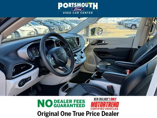 Used 2024 Chrysler Pacifica Touring-L image 5