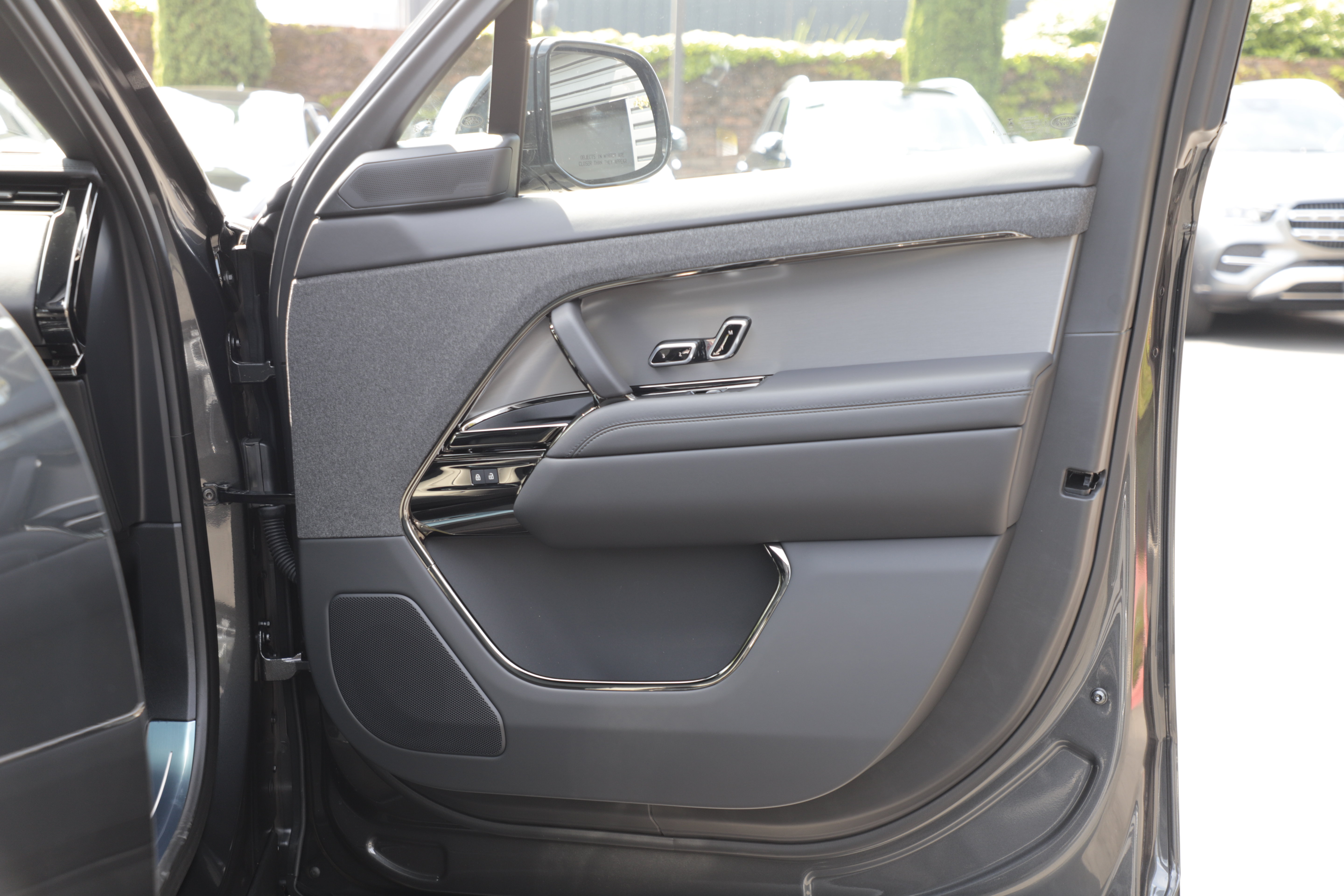 New 2026 Land Rover Range Rover Sport SE AWD/4WD image 7