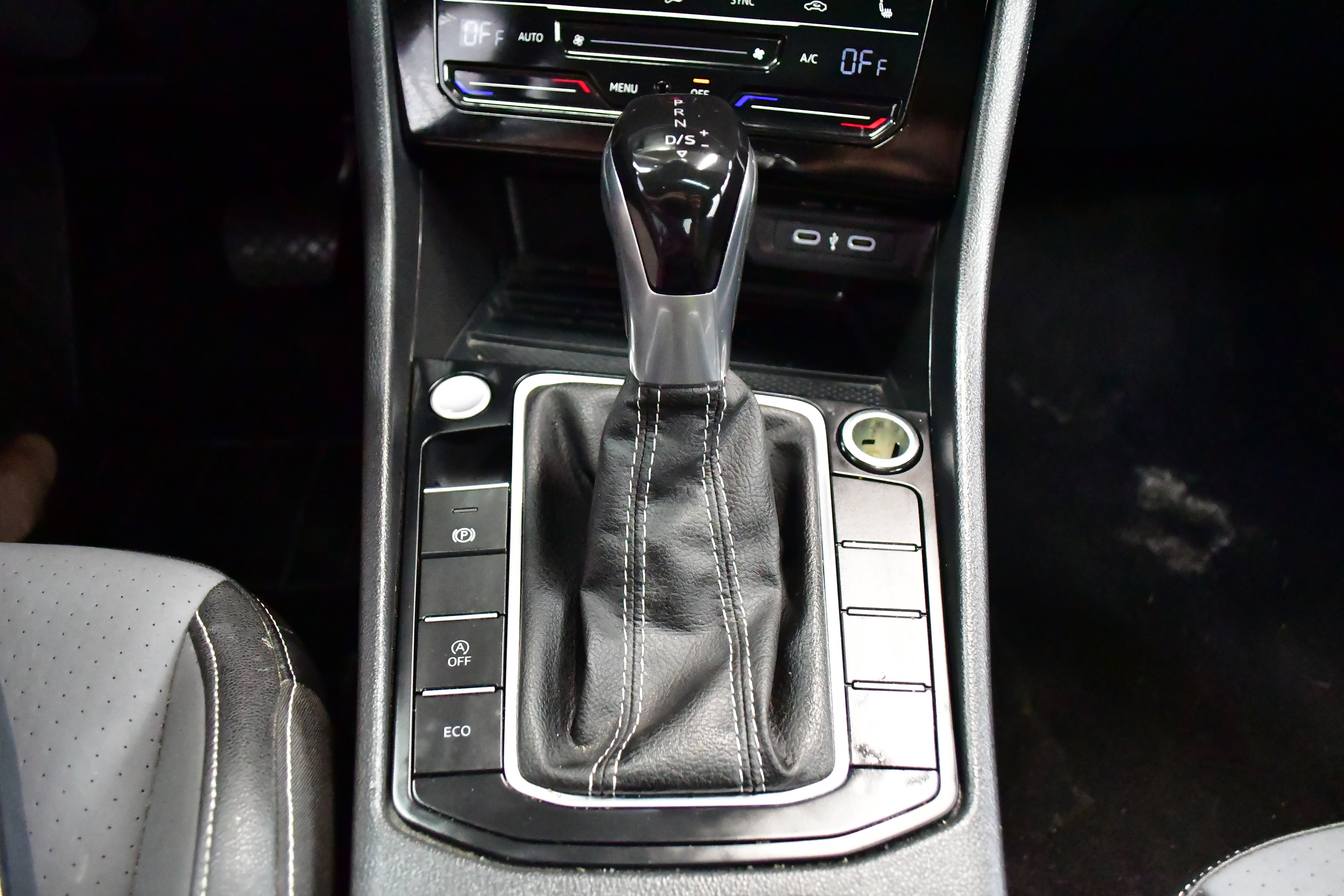 Used 2025 Volkswagen Jetta SE image 29