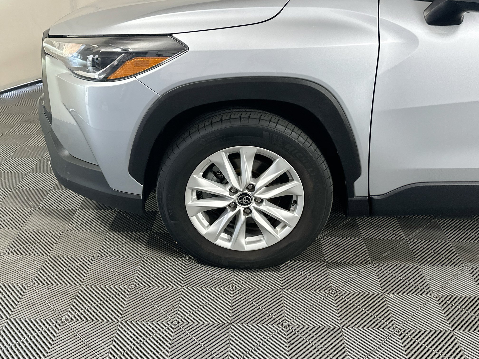 Used 2022 Toyota Corolla Cross LE FWD image 11