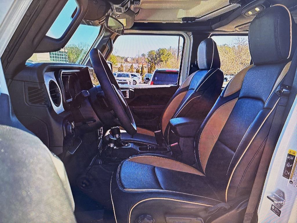 Used 2025 Jeep Gladiator Sport image 7