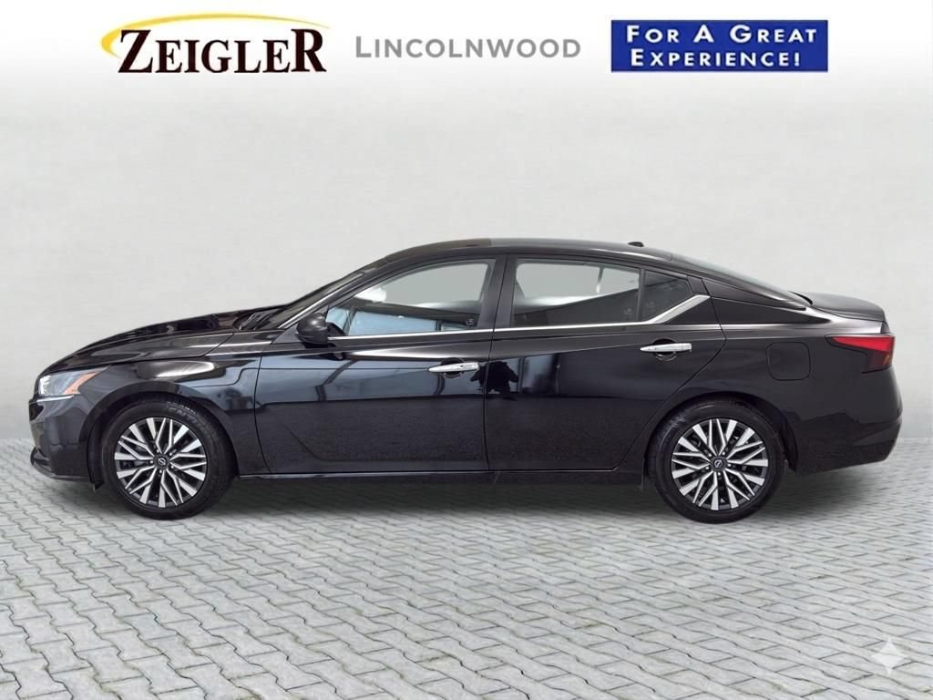 Used 2024 Nissan Altima 2.5 SV FWD image 3
