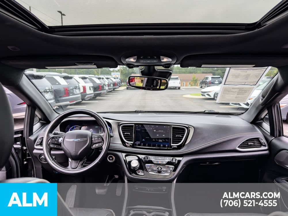 Used 2021 Chrysler Pacifica Limited w/ Uconnect Theater Family Group FWD image 23