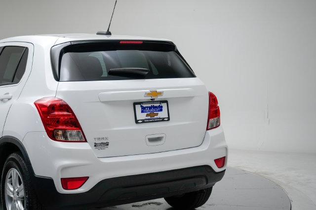 Used 2020 Chevrolet Trax LS w/ Tint and Cruise Package FWD image 4