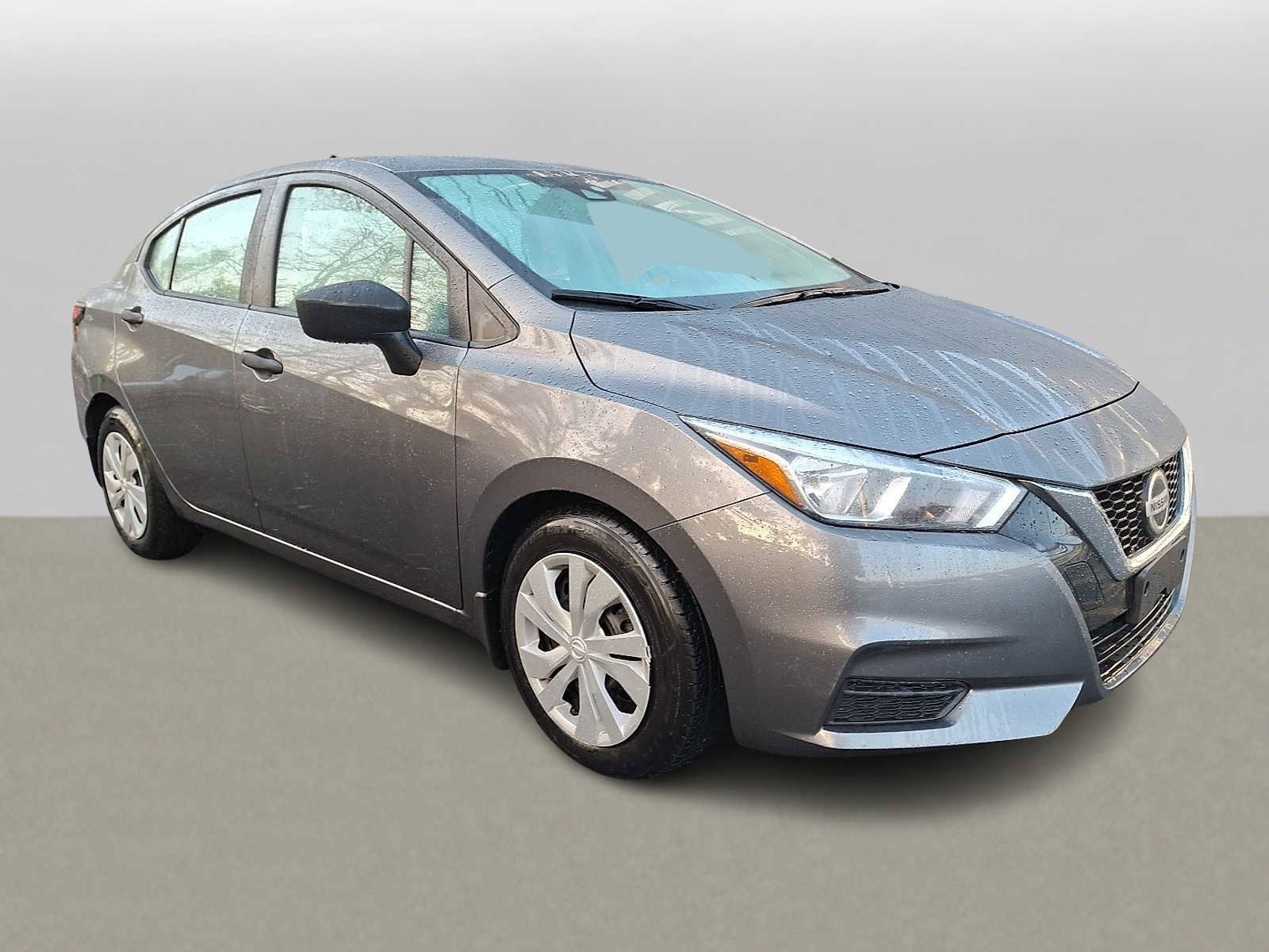 Used 2022 Nissan Versa S image 3