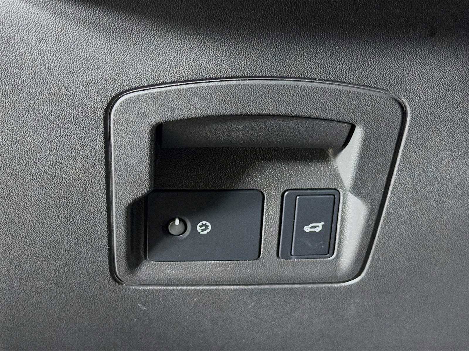 Certified 2025 Land Rover Range Rover Velar Dynamic SE image 10