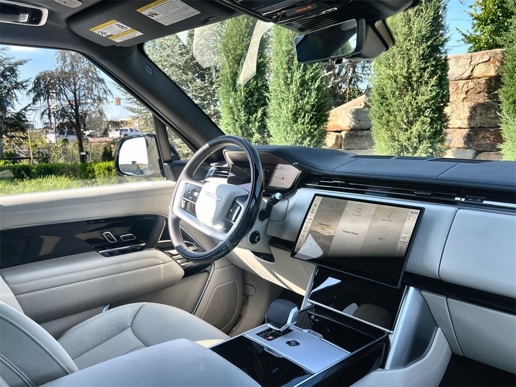 New 2025 Land Rover Range Rover SE image 14