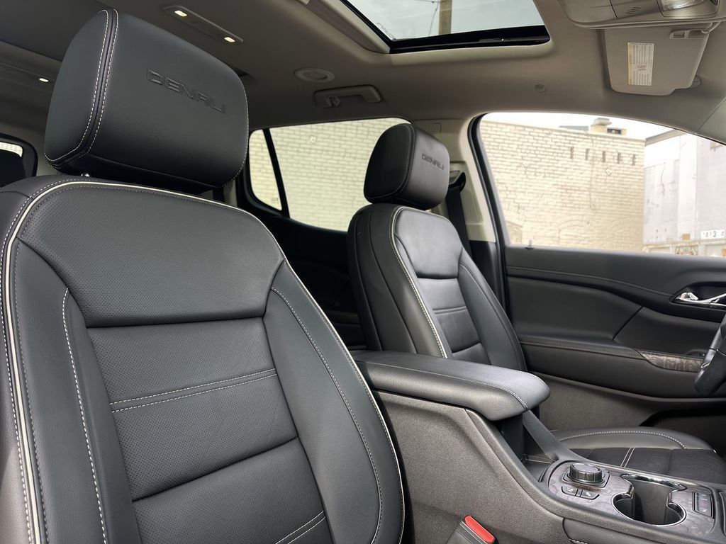 Used 2022 GMC Acadia Denali w/ Denali Ultimate Package FWD image 28