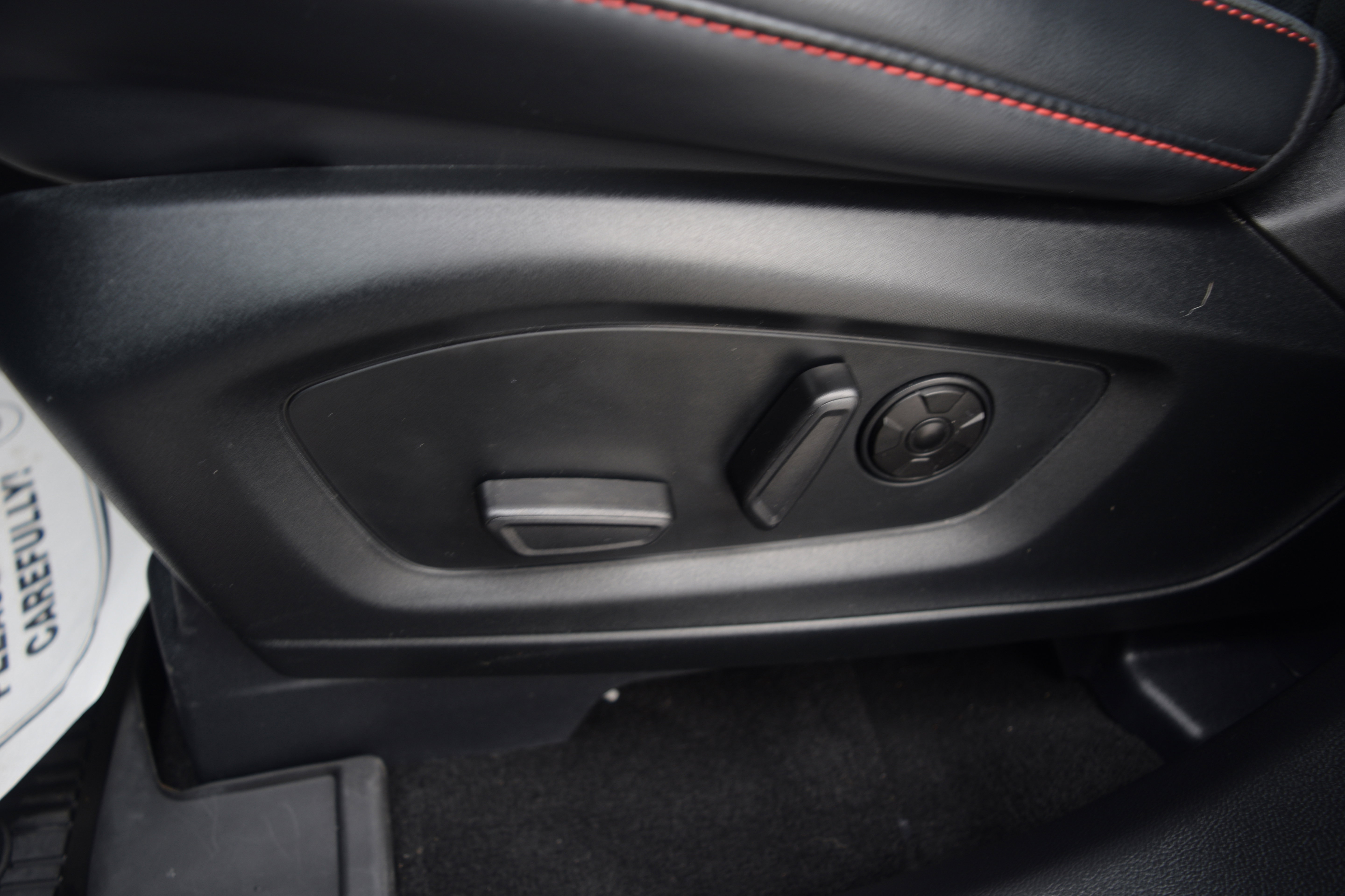 Used 2025 Ford Explorer ST image 21