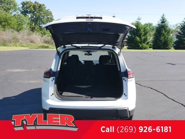 Used 2024 Nissan Rogue S FWD image 14