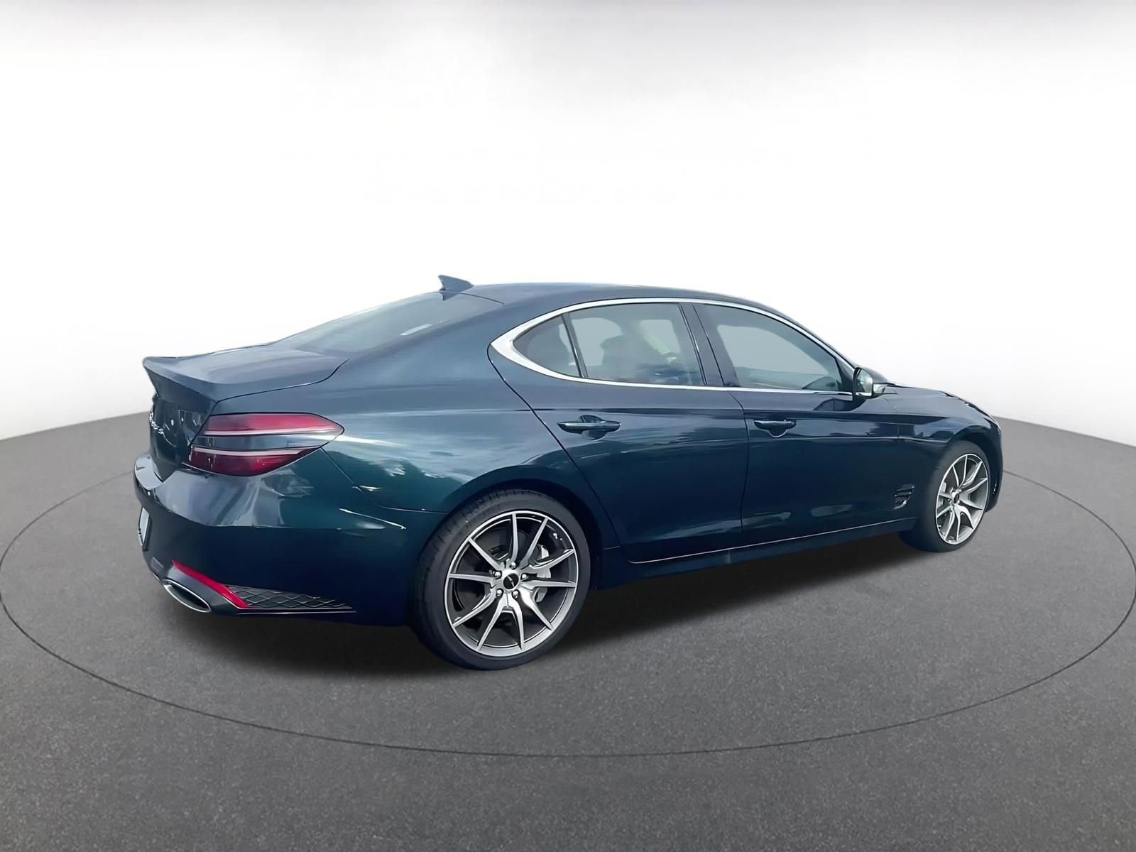 Used 2025 Genesis G70 2.5T image 15