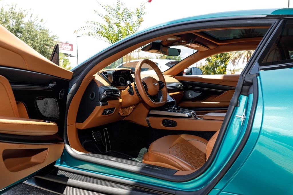 Used 2025 Aston Martin Vanquish RWD image 20