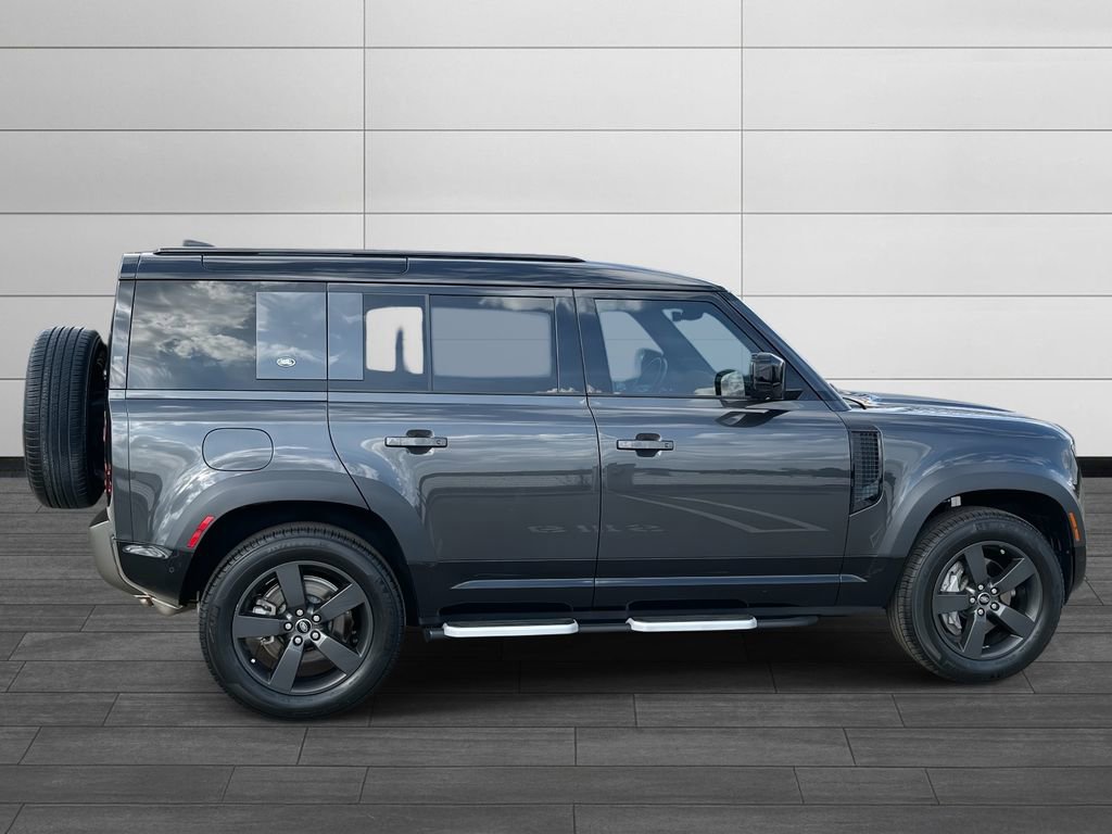Certified 2023 Land Rover Defender 110 X-Dynamic SE AWD/4WD image 6