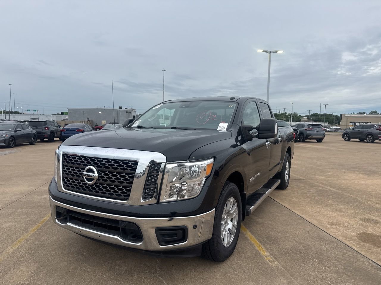Used 2018 Nissan Titan SV w/ SV Convenience Package RWD image 13