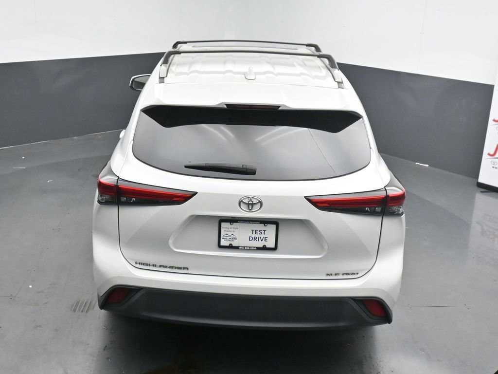 Used 2023 Toyota Highlander XLE AWD/4WD image 23