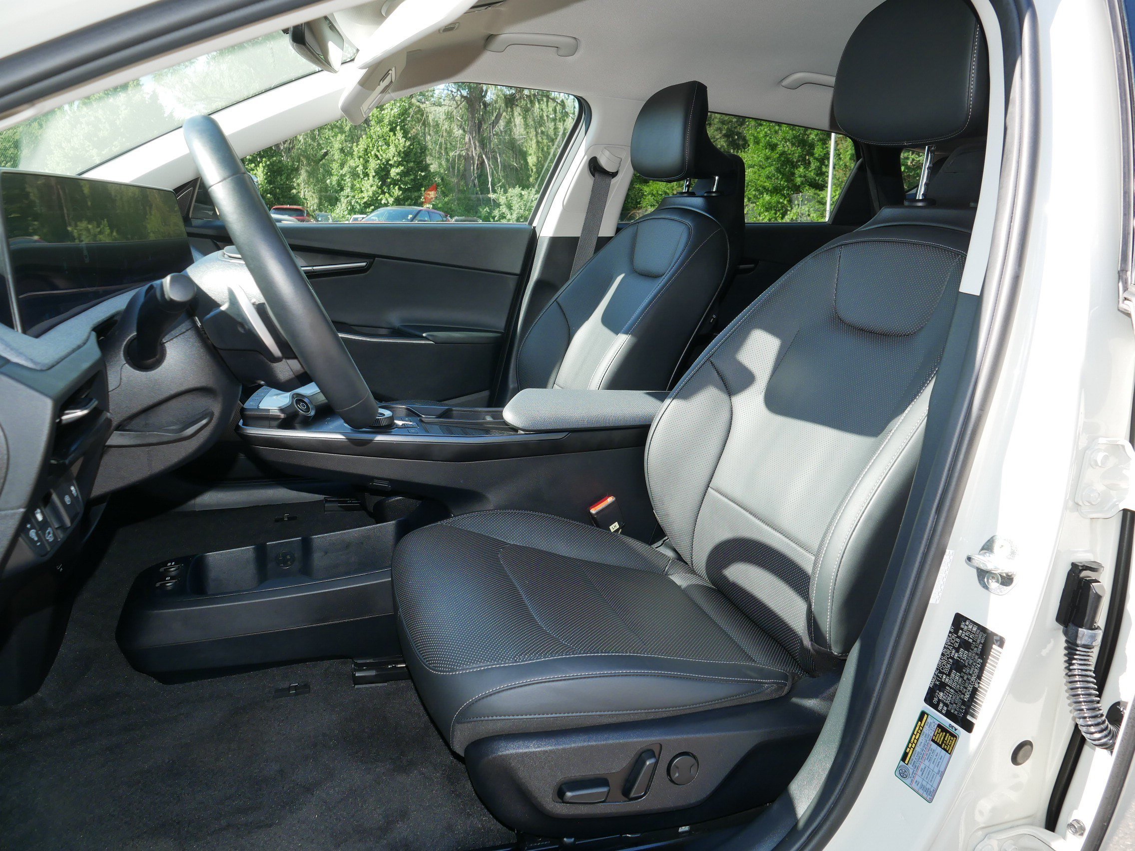 Certified 2022 Kia EV6 Wind AWD/4WD image 34