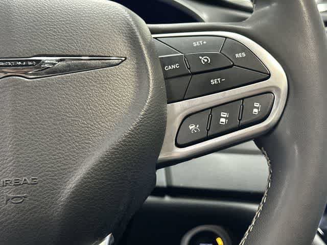Used 2025 Chrysler Pacifica Select FWD image 18