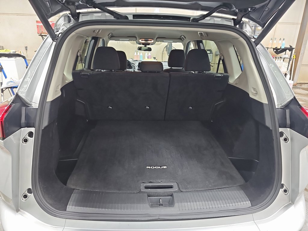 Used 2024 Nissan Rogue SV image 12