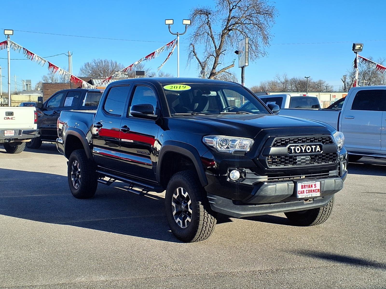 Used 2019 Toyota Tacoma TRD Off-Road w/ Technology Package AWD/4WD image 24