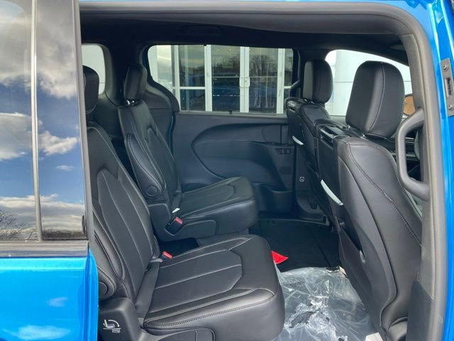 New 2026 Chrysler Pacifica Select FWD image 32