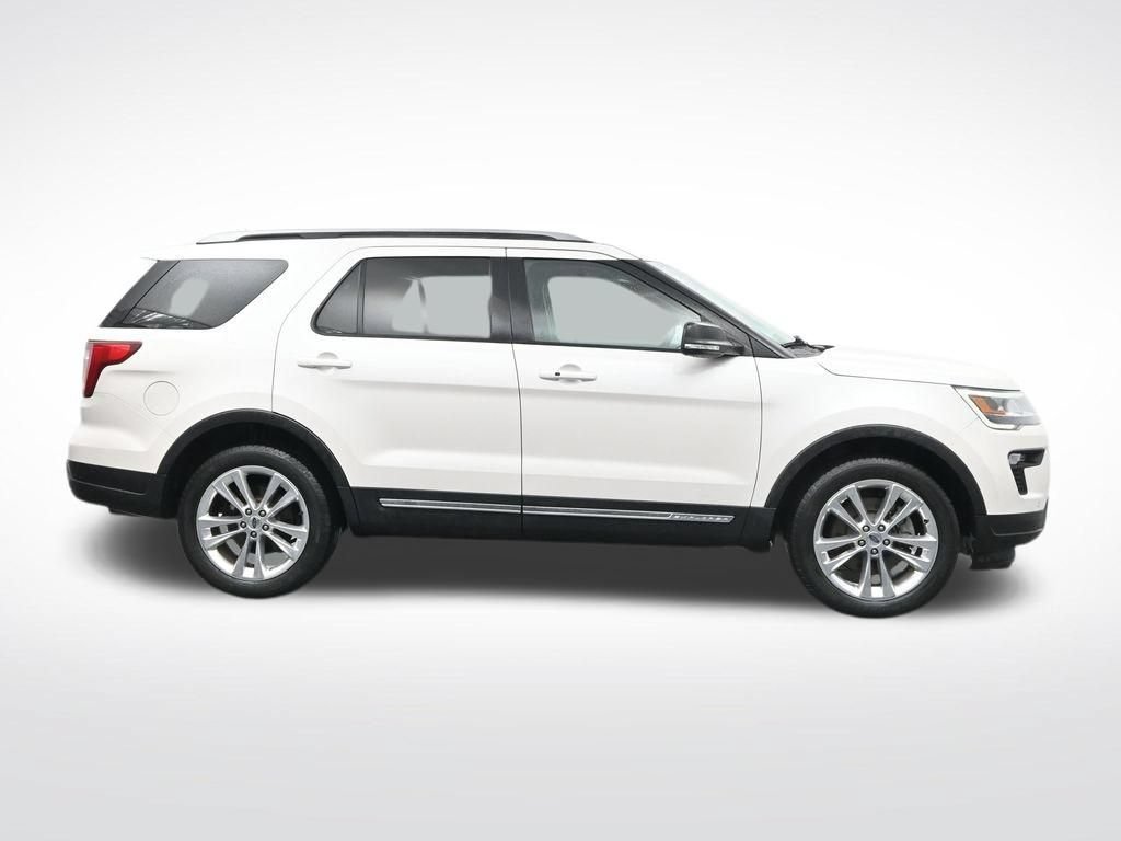 Used 2018 Ford Explorer XLT w/ Equipment Group 202A AWD/4WD image 4