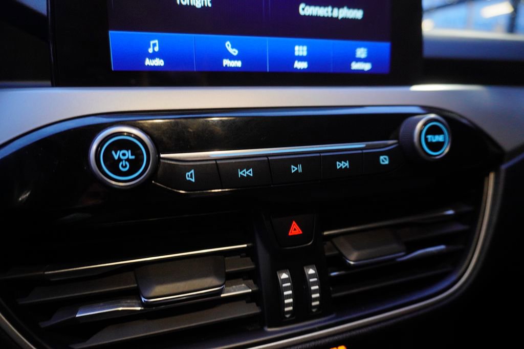 Used 2020 Ford Escape SE image 17