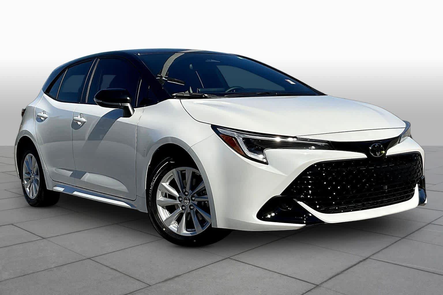 Used 2026 Toyota Corolla SE FWD image 3