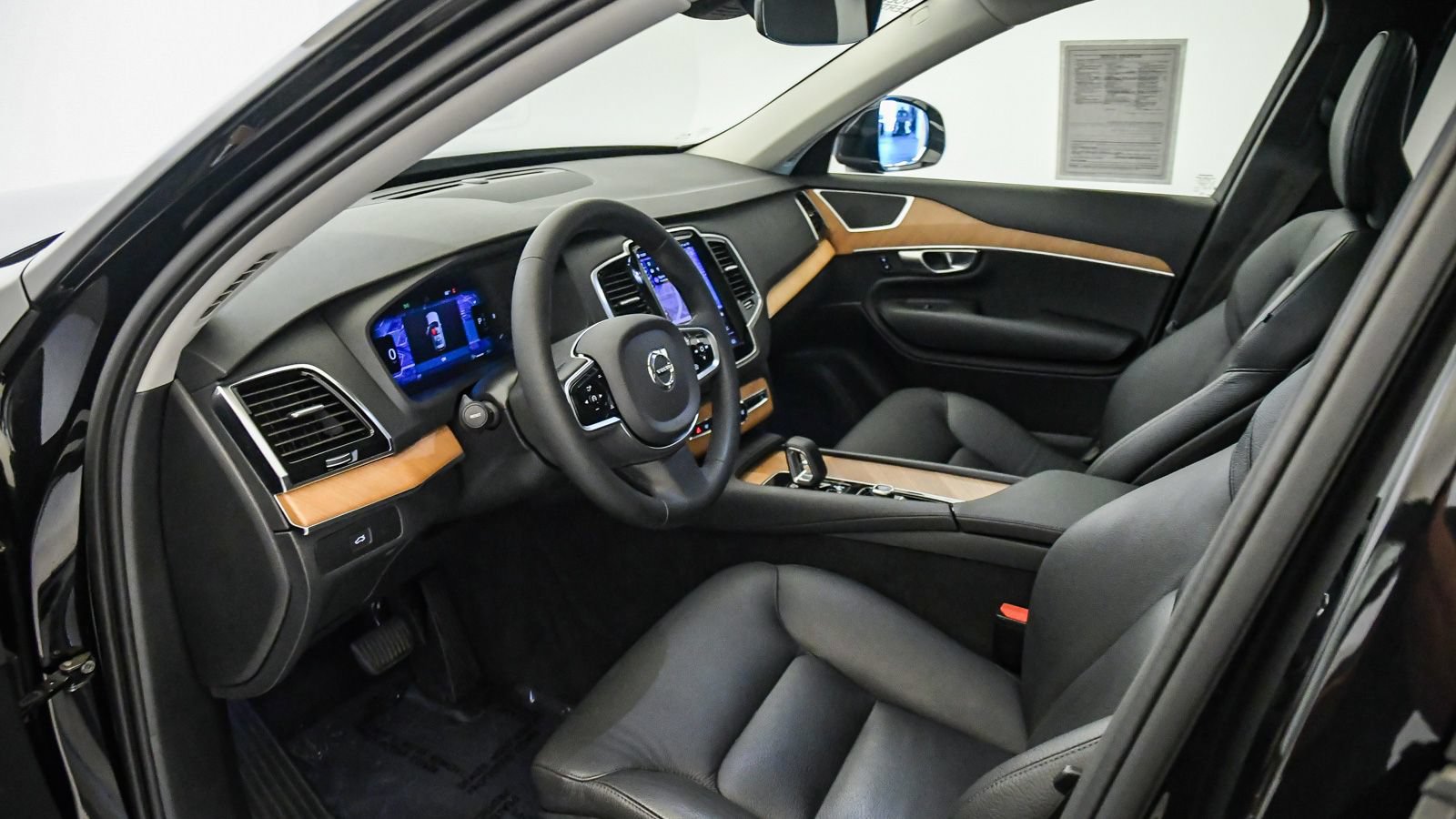 Certified 2024 Volvo XC90 B6 Plus w/ Protection Package Premier AWD/4WD image 17