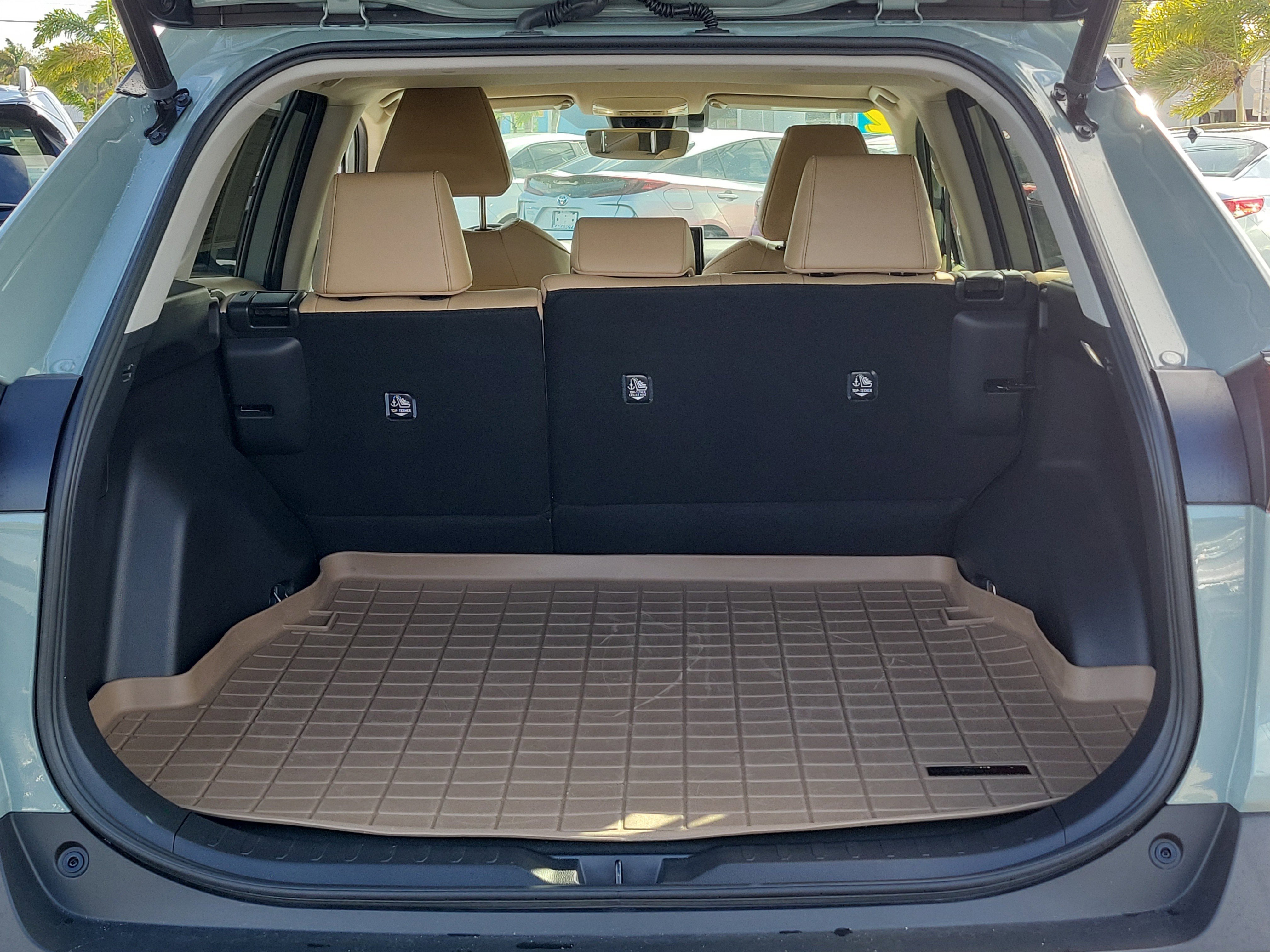 Used 2022 Toyota RAV4 XLE Premium image 12