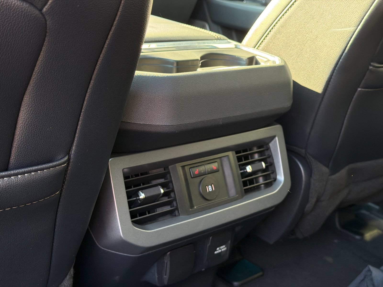 Used 2024 Ford F250 Lariat w/ Lariat Ultimate Package AWD/4WD image 26