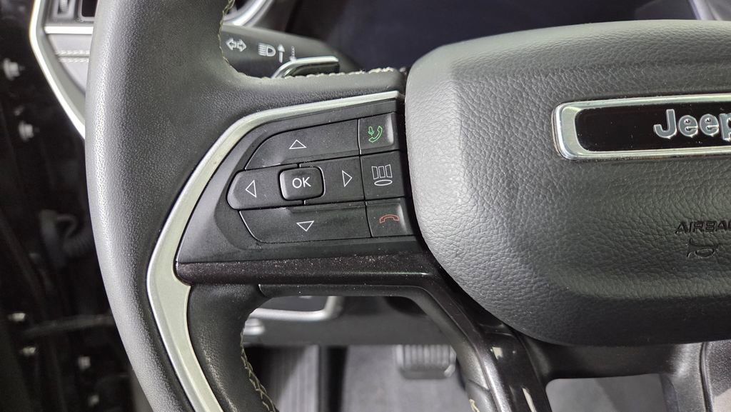 Used 2023 Jeep Grand Cherokee Laredo image 17