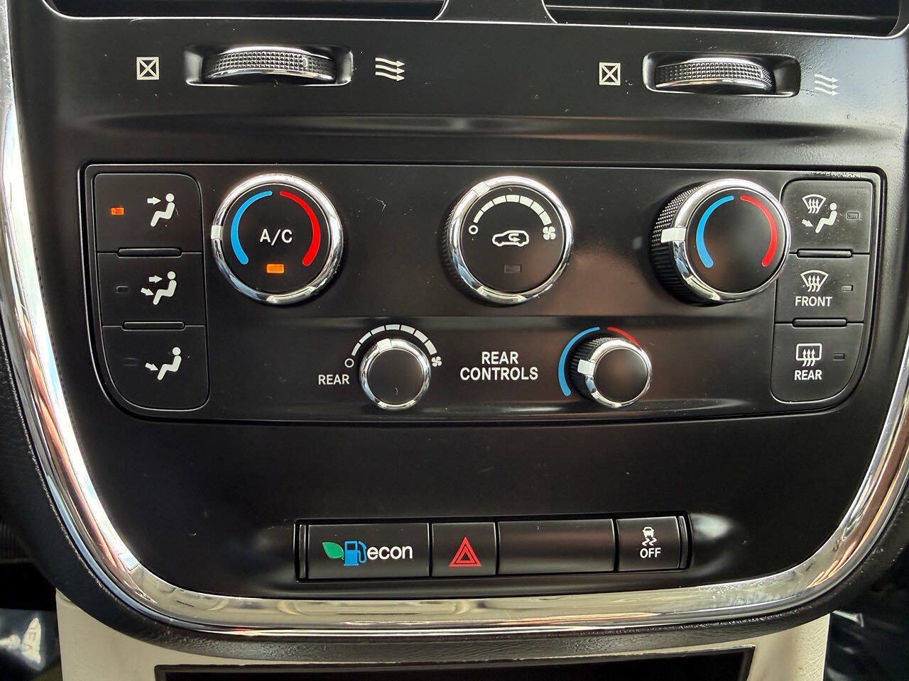 Used 2016 Dodge Grand Caravan SXT FWD image 37