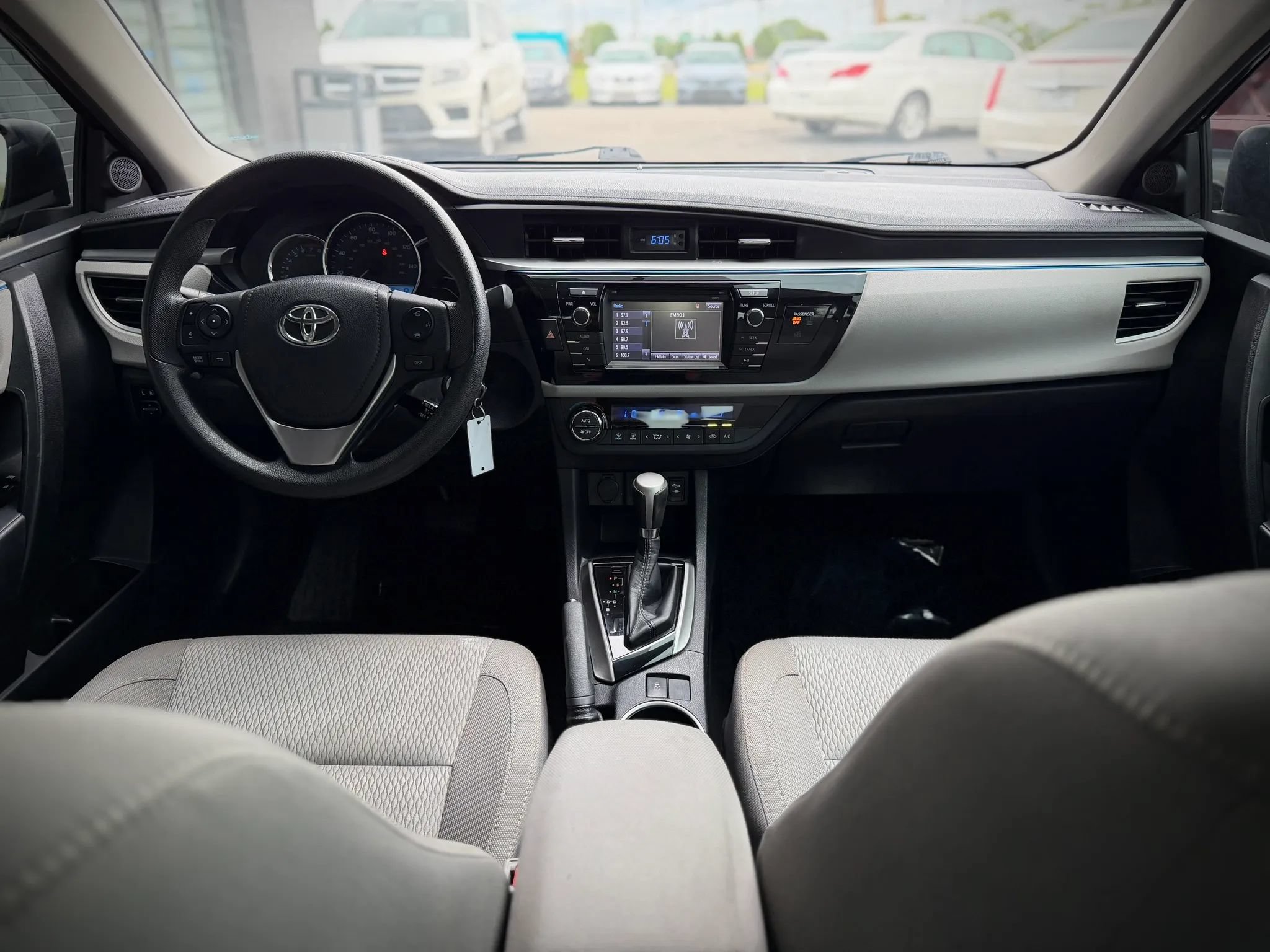Used 2016 Toyota Corolla LE FWD image 9
