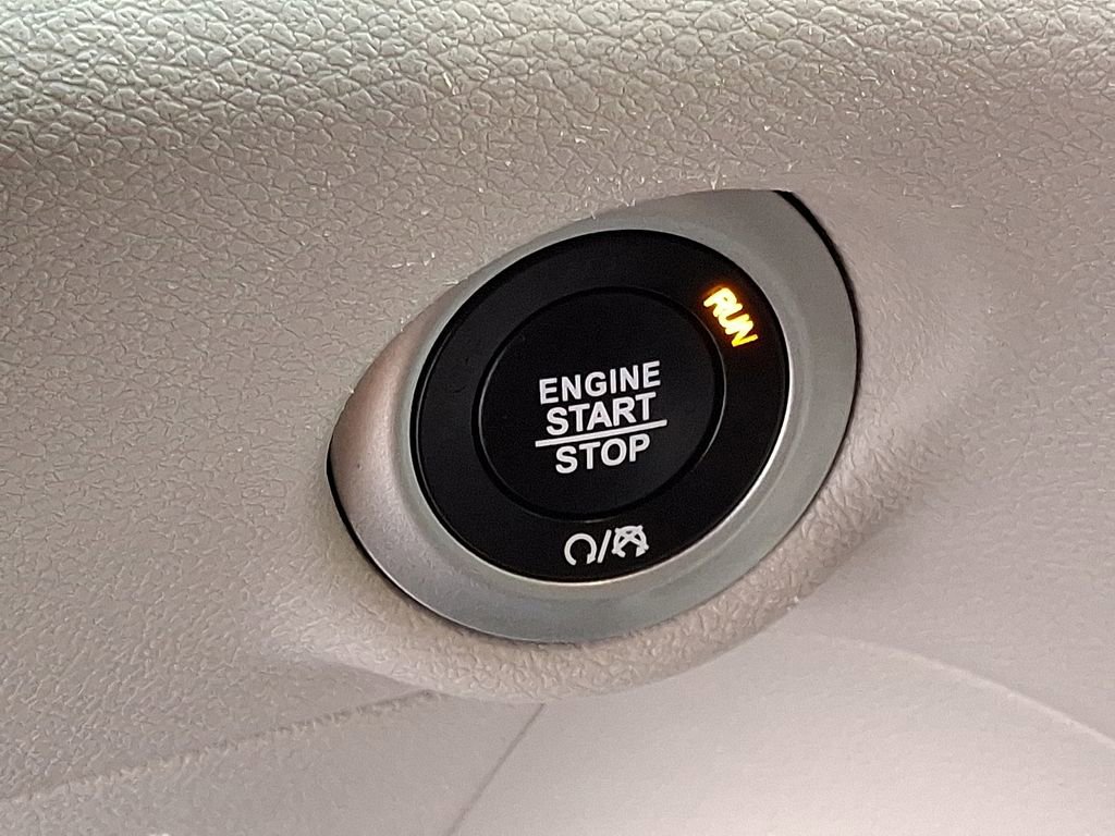 Used 2023 Chrysler Pacifica Touring-L image 23