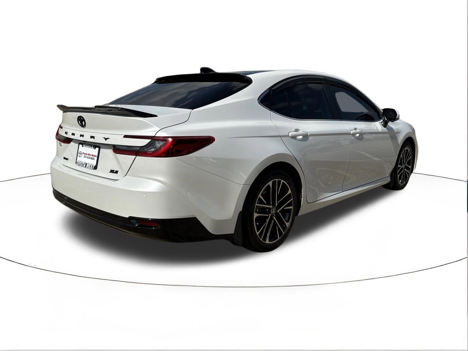 Used 2026 Toyota Camry XLE w/ Premium Plus Package image 3