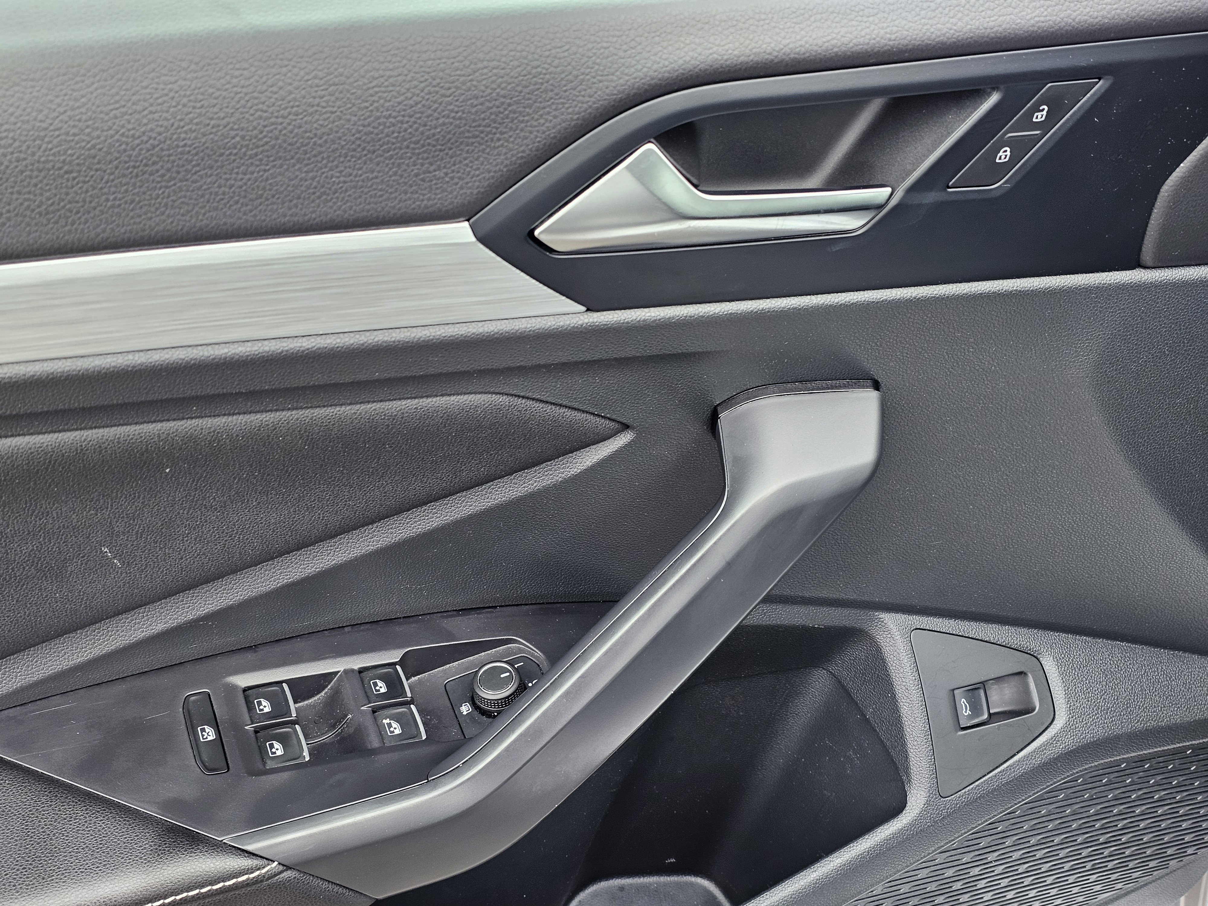 Used 2025 Volkswagen Jetta S image 13