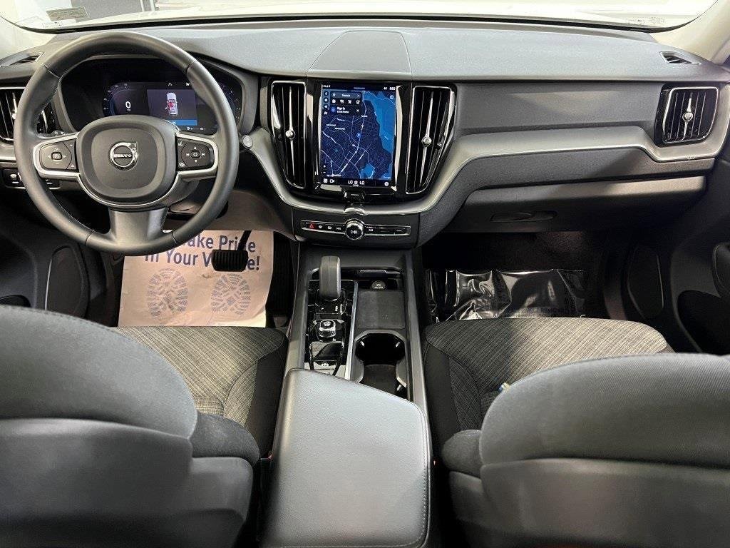 Used 2022 Volvo XC60 B5 Momentum image 20