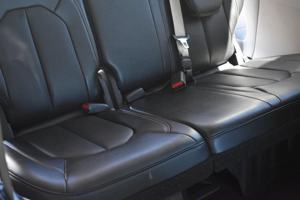 Used 2024 Chrysler Pacifica Touring-L FWD image 30