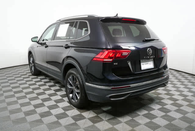 Certified 2024 Volkswagen Tiguan SE FWD image 31