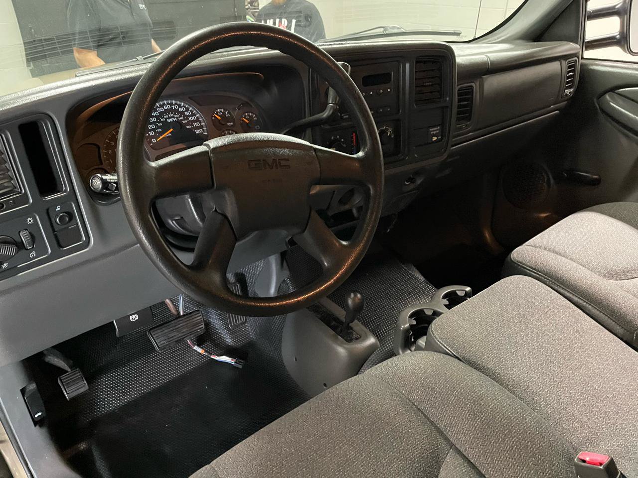 Used 2004 GMC Sierra 2500 W/T AWD/4WD image 12