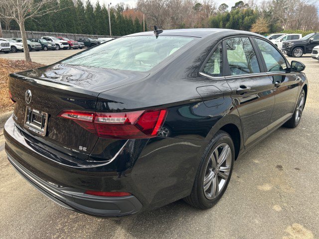 Used 2024 Volkswagen Jetta SE image 4