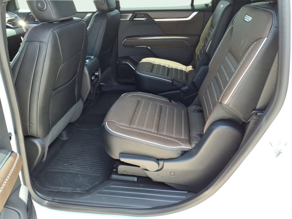 New 2026 GMC Acadia Denali Ultimate w/ LPO, Floor Liner Package FWD image 21