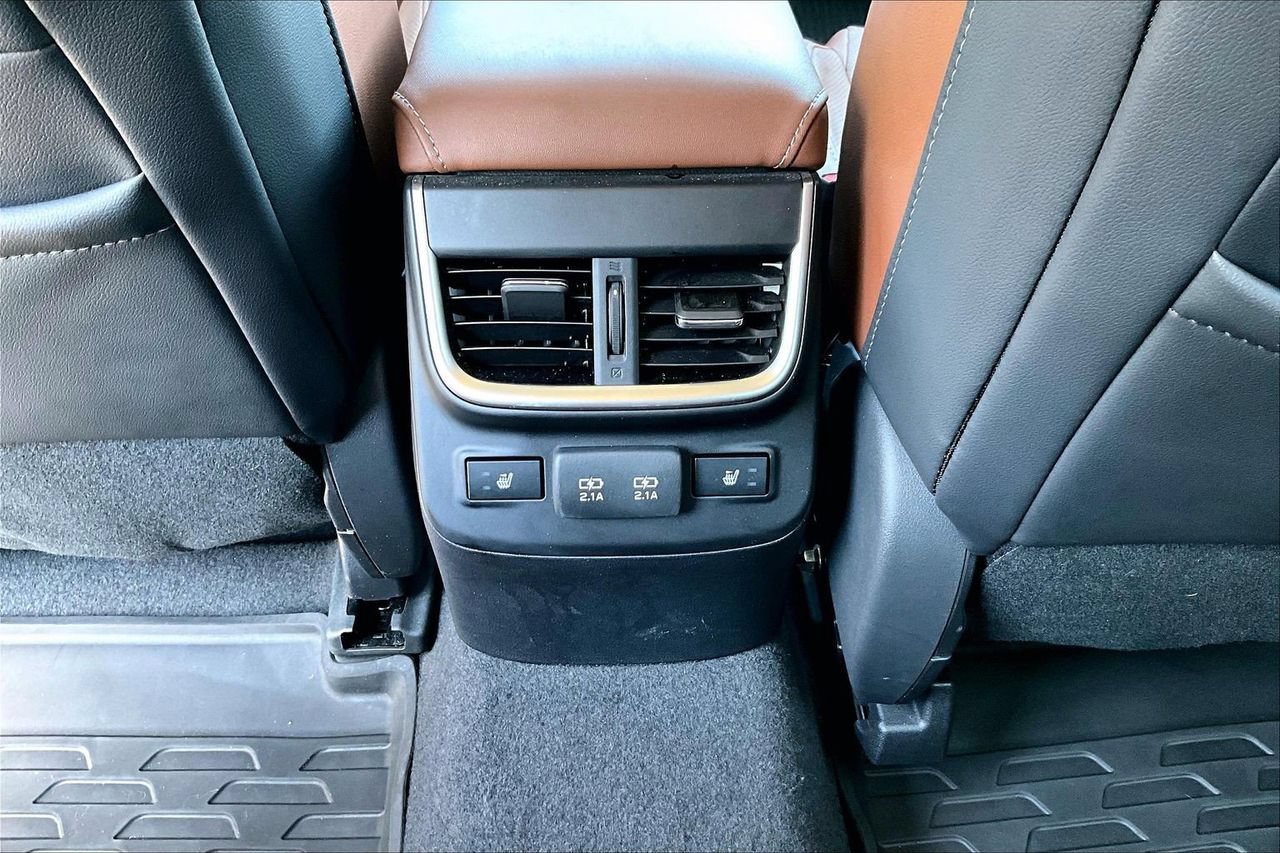Used 2021 Subaru Outback Touring AWD/4WD image 17