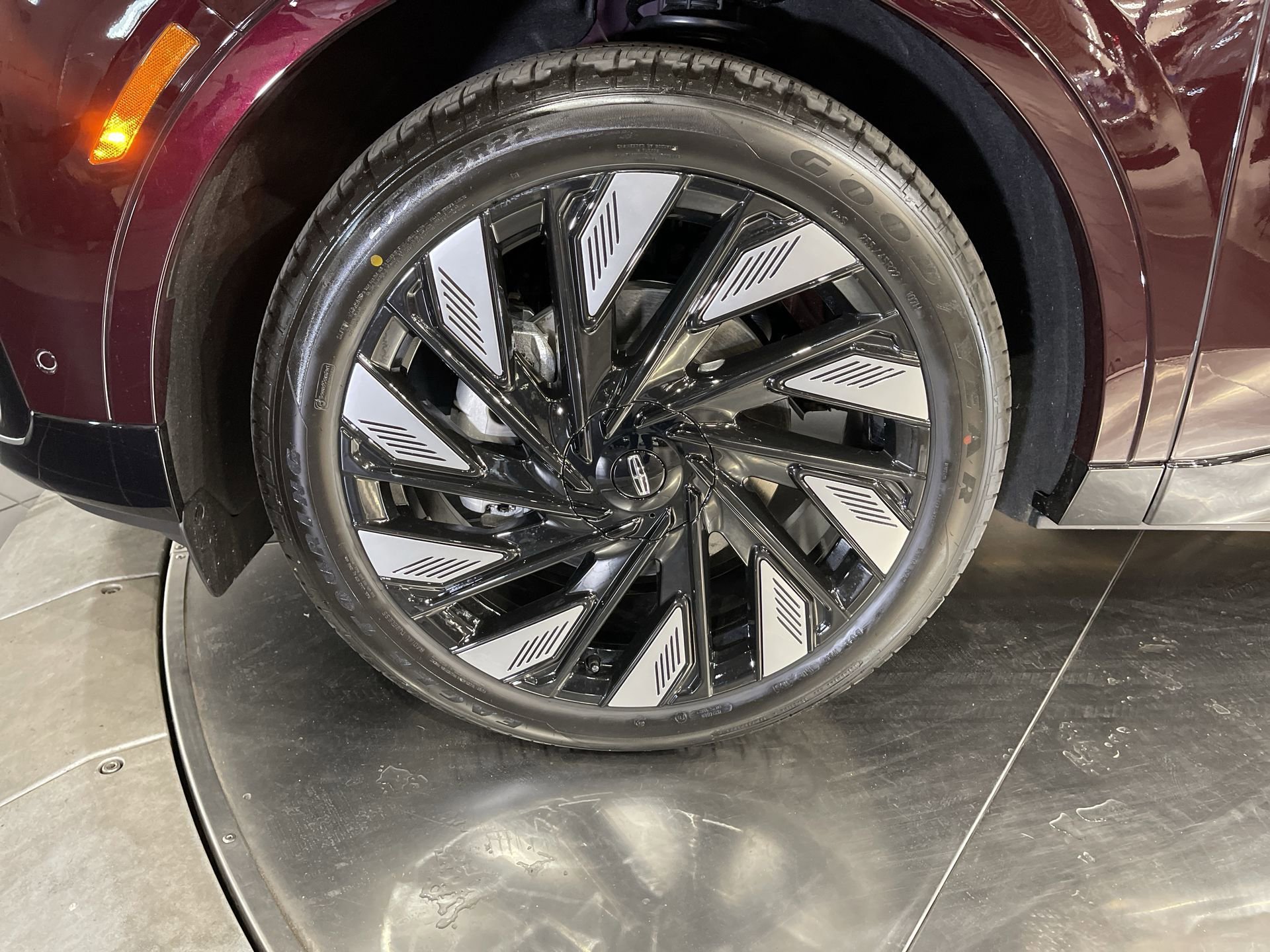 New 2024 Lincoln Nautilus Reserve w/ Equipment Group 202A image 39