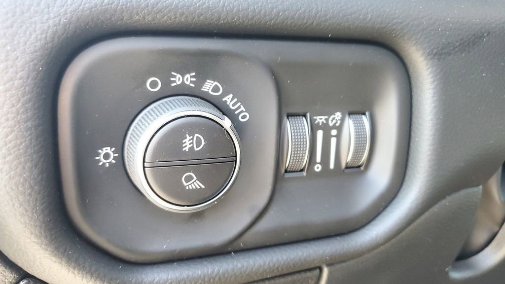 New 2026 RAM 1500 4x4 Crew Cab image 24