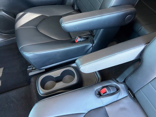 Used 2024 Toyota Highlander XLE AWD/4WD image 19
