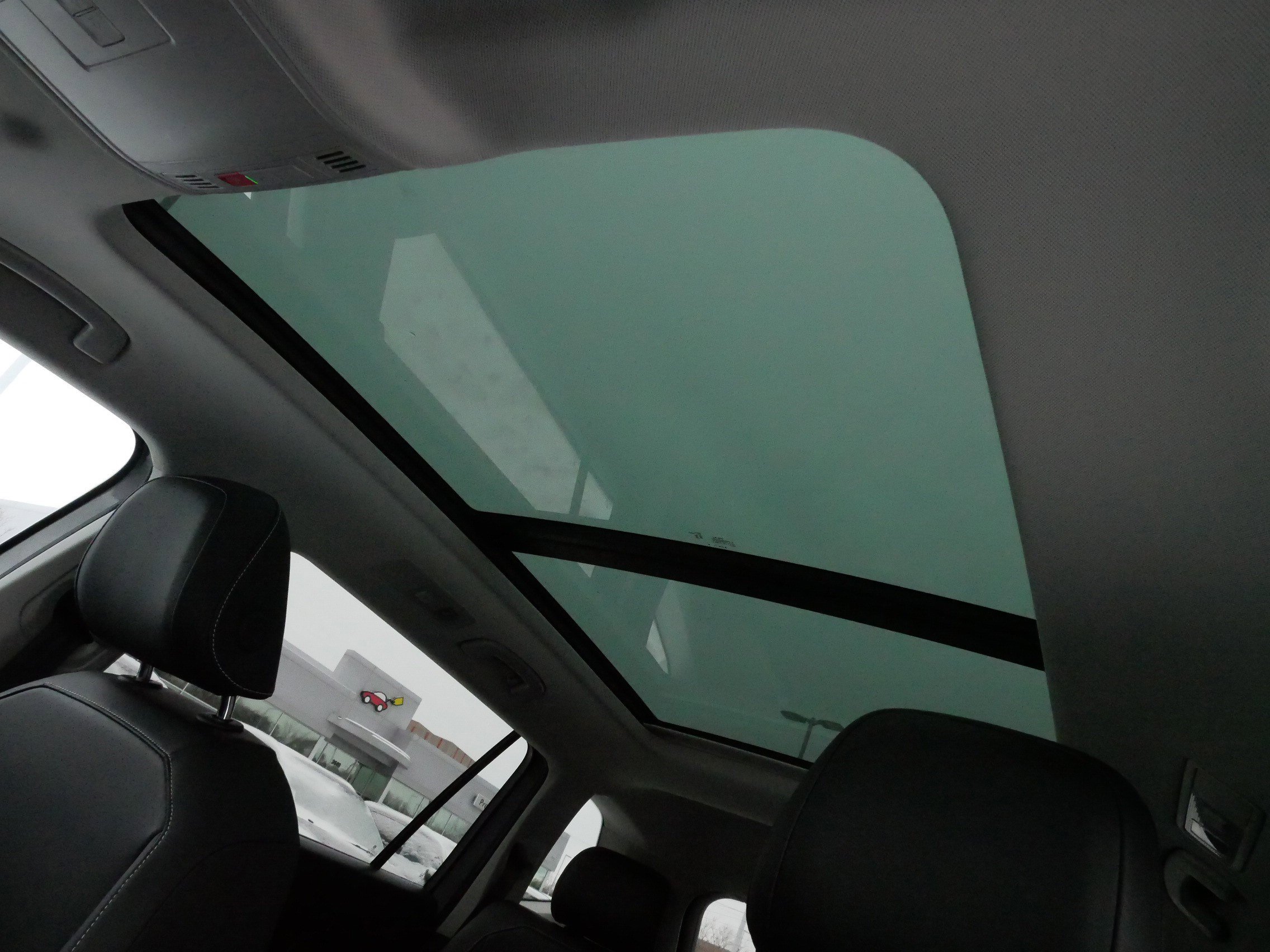 Certified 2024 Volkswagen Tiguan SE image 32