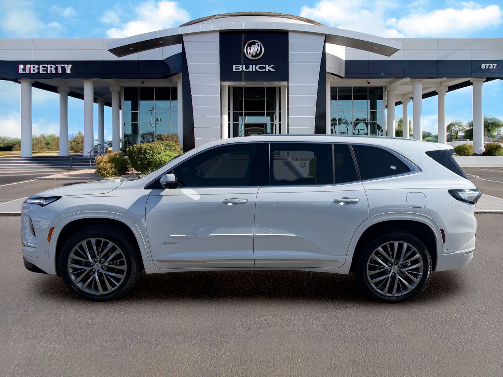 Used 2025 Buick Enclave Avenir w/ Super Cruise Package FWD image 6